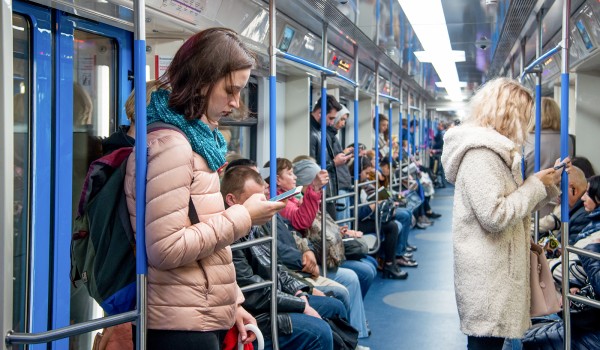Новые турникеты, чай и печеньки. Как город помогает пассажирам во время закрытия участка Замоскворецкой линии?