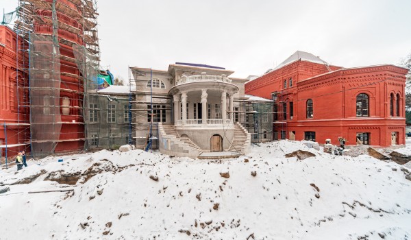 Завершена реставрация кирпичных фасадов, белокаменного цоколя и парадного крыльца усадьбы «Покровское-Стрешнево»