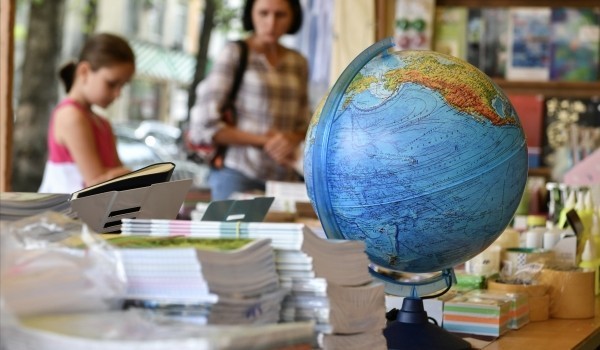 Более миллиона учебников и пособий отправят из столицы в школы и колледжи Донецка и Луганска в 2023 году