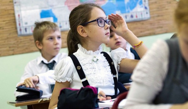 Более 10 тыс. специалистов оказывают психологическую поддержку школьникам и их родителям в Москве