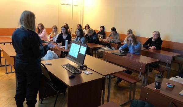 Психолог ОМОН провела мастер-класс по графологии для московских студентов