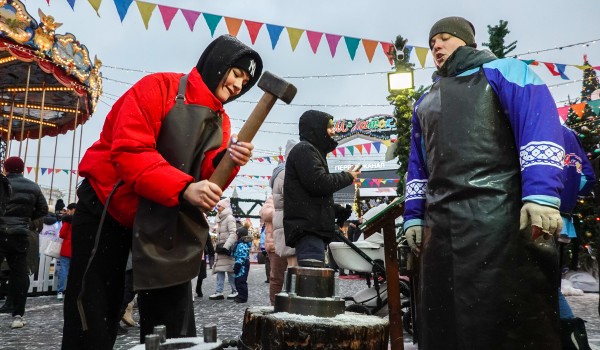 Выходные москвичей на новогодней Красной площади