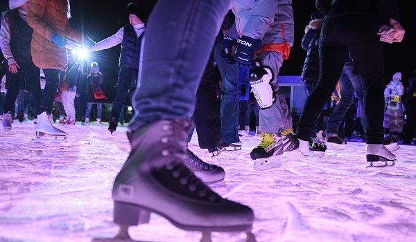 Традиционные бесплатные катки открылись на фестивальных площадках «Московских сезонов»