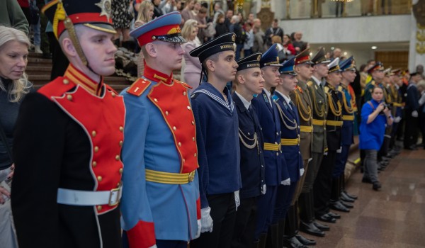 Более 200 новобранцев Преображенского полка приняли присягу в Музее Победы