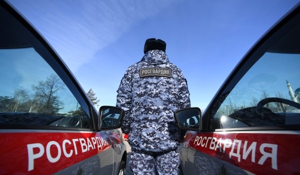 В Москве сотрудники Росгвардии вернули женщине потерявшегося сына
