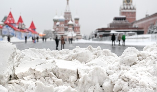 Высота сугробов в Москве местами достигла 19 см