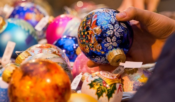 Более 21 тыс новогодних подарков от москвичей отправят на новые территории 18 декабря