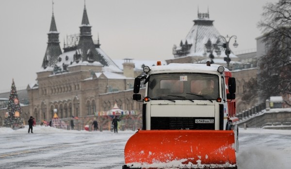 Аварийные бригады коммунальщиков в Москве дежурят круглосуточно из-за грядущего снегопада