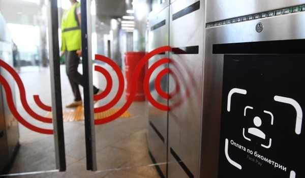 Еще 330 турникетов московского метро начнут подключать к оплате по Face Pay с января
