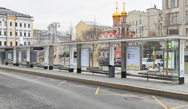 Более 800 остановочных павильонов нового типа установлено в Москве в 2022 году