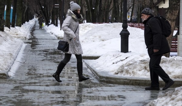 Москвичей предупредили о потеплении и мокром снеге до утра четверга
