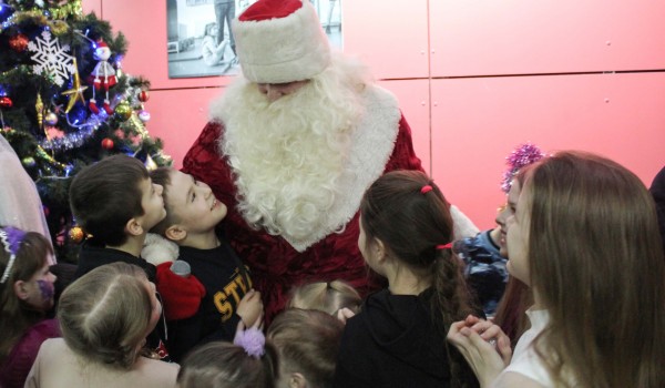 В Москве организовали новогоднюю елку для детей сотрудников Росгвардии