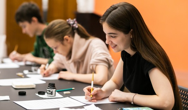 Москвичам предложили научиться каллиграфии на ВДНХ