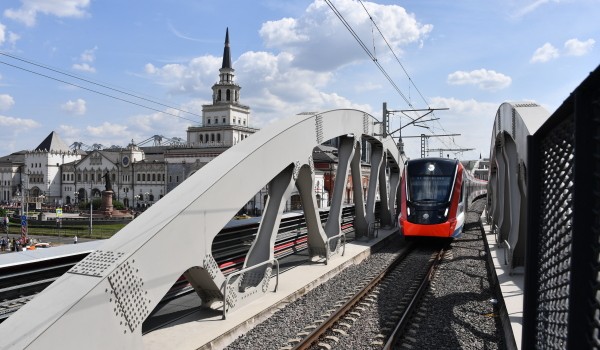 Установка скульптурных композиций началась на шести арках Каланчевского путепровода