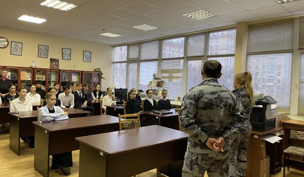 Сотрудники ОМОН провели урок безопасности для московских студентов