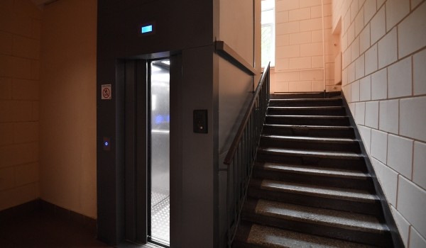 Более 3,2 тыс. лифтов обновят в Москве до конца года по программе капремонта