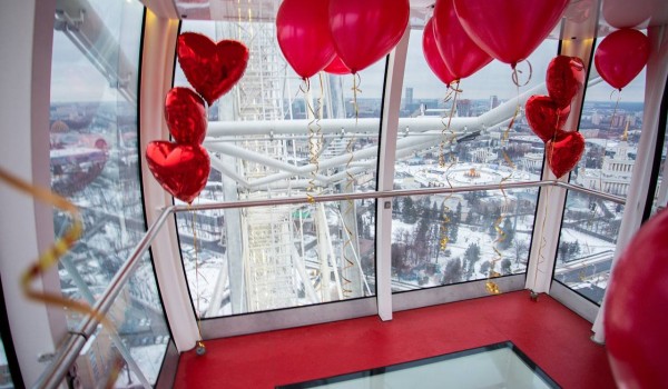 Кабины на колесе обозрения «Солнце Москвы» украсят воздушными шарами к 14 февраля