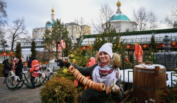 Более 260 праздничных декоративных конструкций украсили Москву на Масленицу