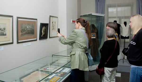 Бахрушинский музей отправил коллекцию портретов и костюмов Шаляпина в Казань