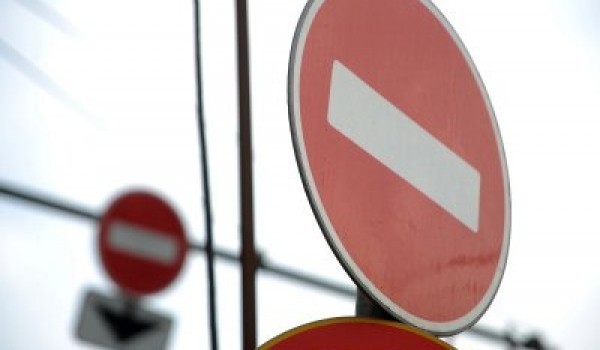 Движение по улице Татьяны Макаровой на востоке Москвы перекрыто из-за ремонтных работ