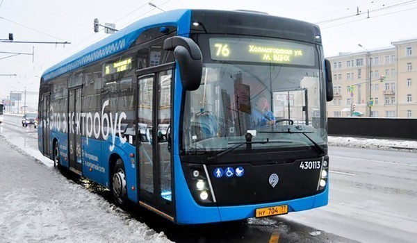 Пять автобусов Мосгортранса выделили для обогрева жителей дома ЖК «Михайловский парк» после пожара