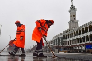 Более 75 тыс. рабочих и 10 тыс. единиц техники ликвидируют последствия непогоды в Москве