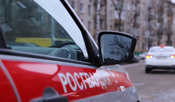Столичные росгвардейцы помогли потушить горящий автомобиль