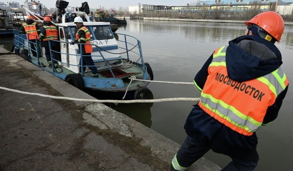 Специалисты Мосводостока взяли пробы воды из пруда в Южном Бутово