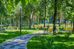 Собянин: Более 280 зон отдыха будет создано возле столичных поликлиник