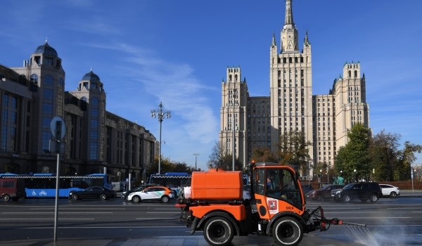 Московские дороги в апреле четыре раза промоют специальным шампунем