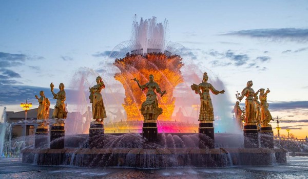 Москвичам рассказали об истории создания легендарных фонтанов на ВДНХ