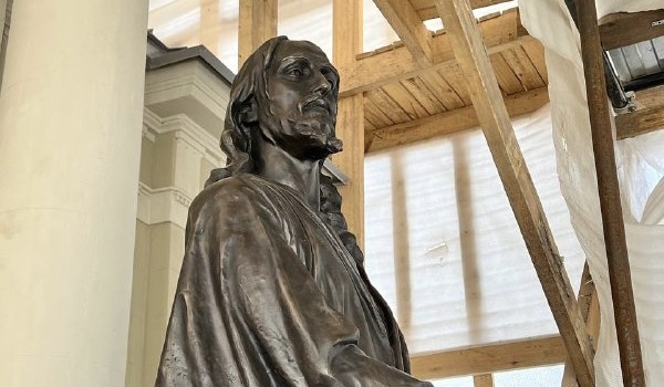 Усыпальницу семейства Кноп на Введенском кладбище вновь украсила скульптура Христа