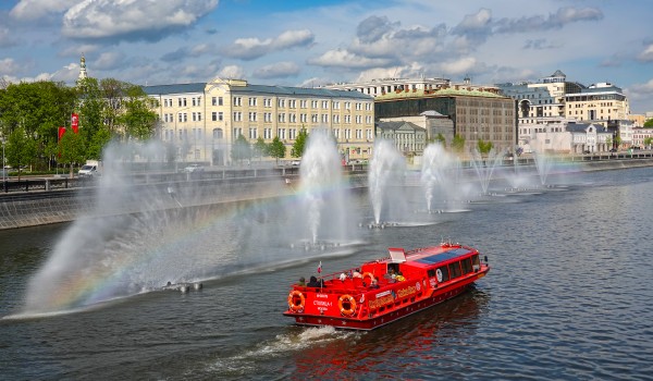 Запуск фонтанов в Москве