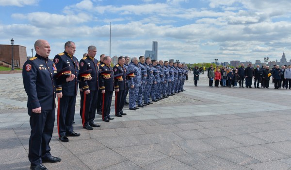 Росгвардейцы почтили память героев Великой Отечественной войны на Поклонной горе