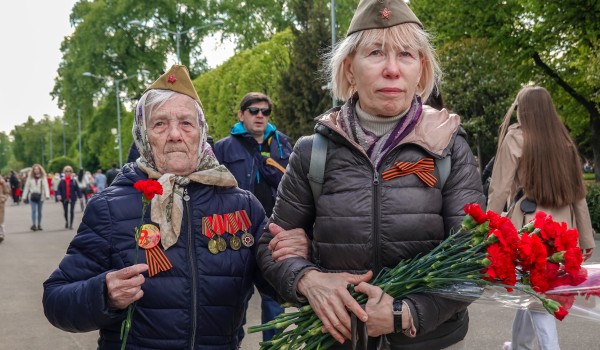 Празднование Дня Победы на улицах Москвы