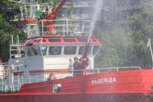 Фото с пресс-тура на пожарном корабле «Надежда» в акватории Москвы-реки
