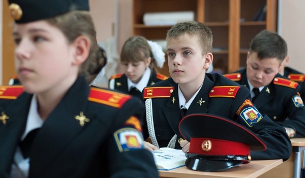 Спецназовцы провели урок безопасности для кадетов московской школы