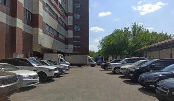 В Покровском-Стрешневе на месте незаконной автостоянки появилась парковка на 40 машино-мест