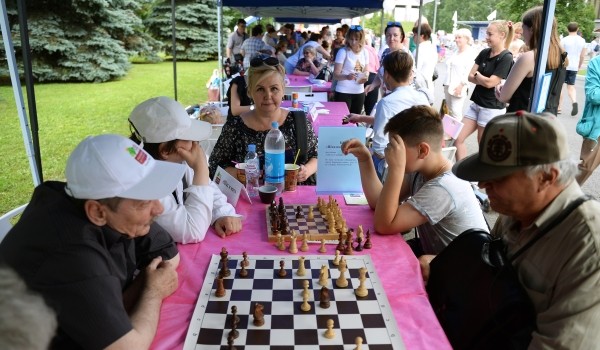 Турнир по шашкам для пожилых москвичей пройдет с 7 по 13 июня