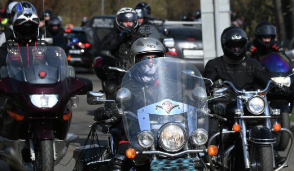 Почти 40 поврежденных в ДТП мотоциклов эвакуировали в Москве с начала года