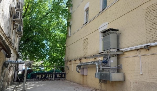 Здание в Тверском районе освобождено от незаконной пристройки
