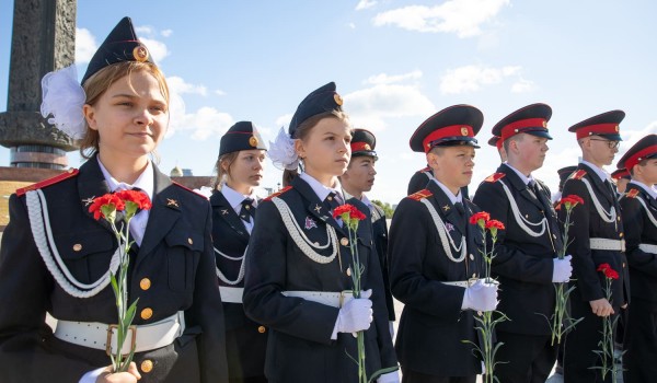 В преддверии Дня памяти и скорби московские кадеты заступят на вахту почетного караула около Музея Победы