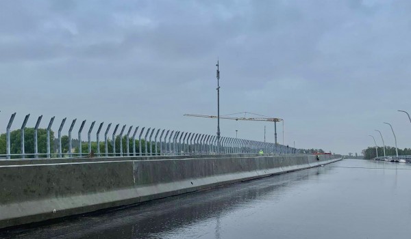 Мост через реку Пехорку готов на 85%