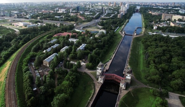 Русла четырех малых рек в Москве приведут в порядок и благоустроят