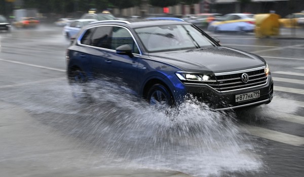 Автомобилистам в Москве рекомендовали пересесть на общественный транспорт в час пик из-за непогоды