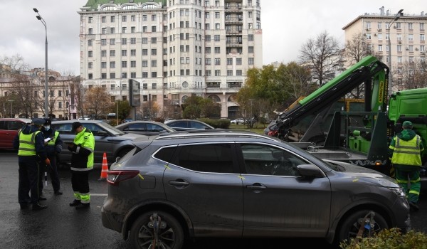Свыше 500 люксовых машин эвакуировали с велодорожек в Москве с начала года