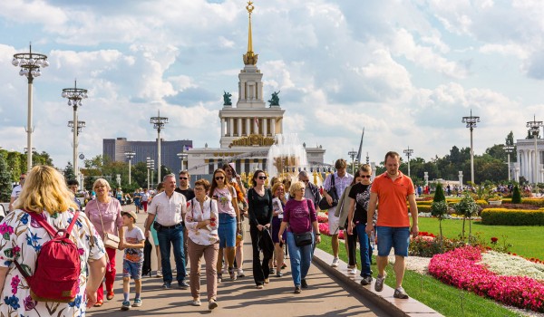 ВДНХ приглашает жителей столицы  на летние пешеходные экскурсии