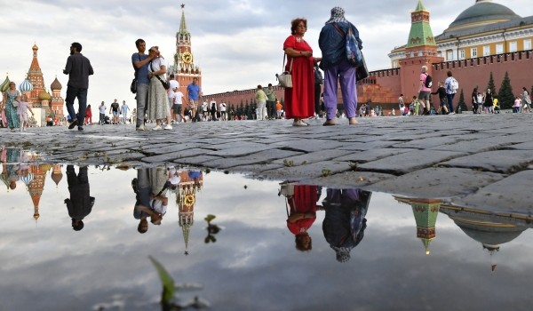 Школьные группы и туристы старше 55 лет стали чаще приезжать в Москву летом