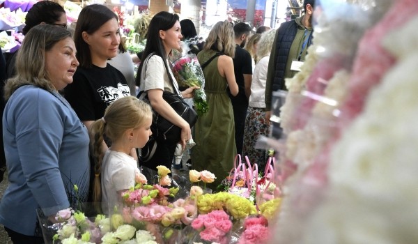 Более 12,5 т цветов оформлено в таможнях аэропортов Москвы в преддверии 1 сентября