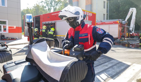 Видео с пресс-мероприятия «Пожарно-спасательный центр Москвы — 15 лет на страже безопасности»